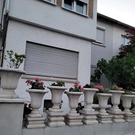 Monteur-, Mit Balkon In Bei Frankfurt Und Aschaffenburg Apartment